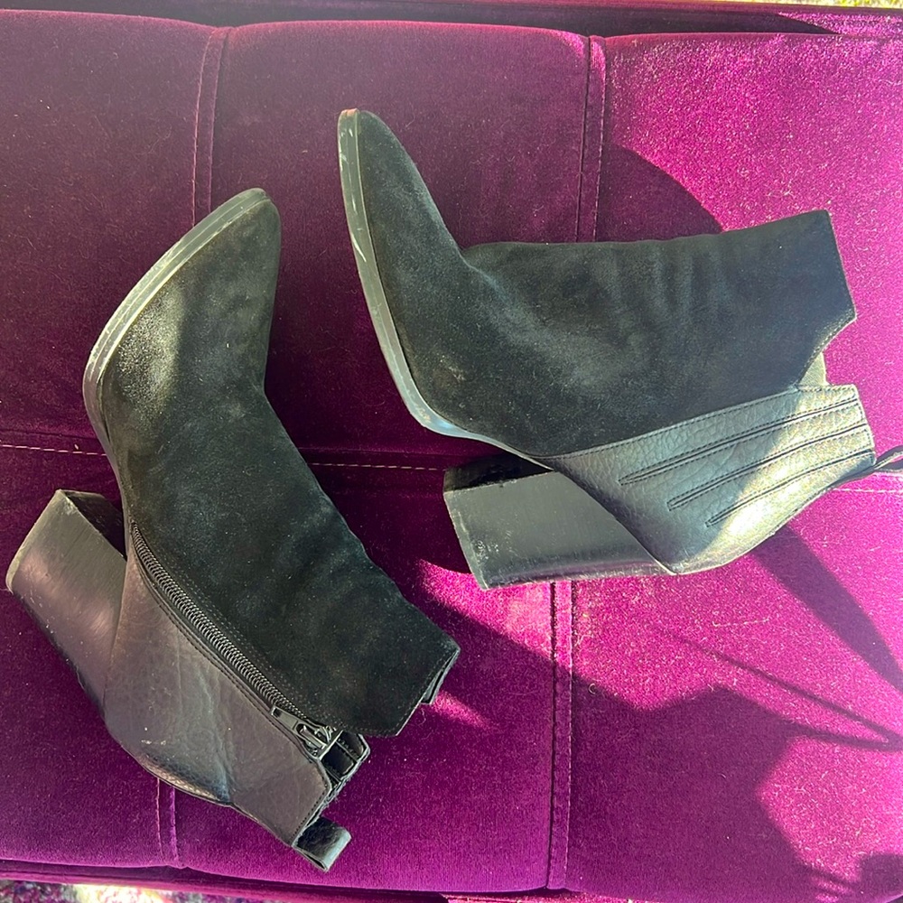 Guess ankle bootie